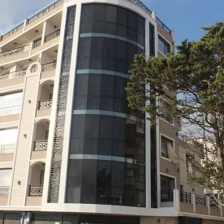 아파트 Golden Sea View Penthouse 포마리