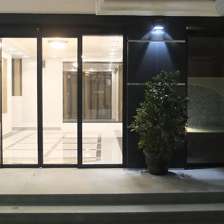 아파트 Golden Sea View Penthouse 포마리