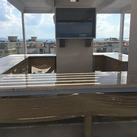 Golden Sea View Penthouse * 포마리