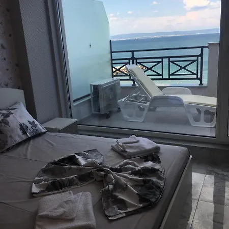 Golden Sea View Penthouse 아파트 *