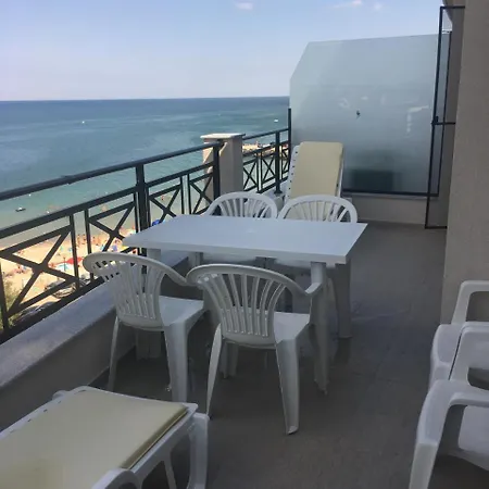 Golden Sea View Penthouse 포마리
