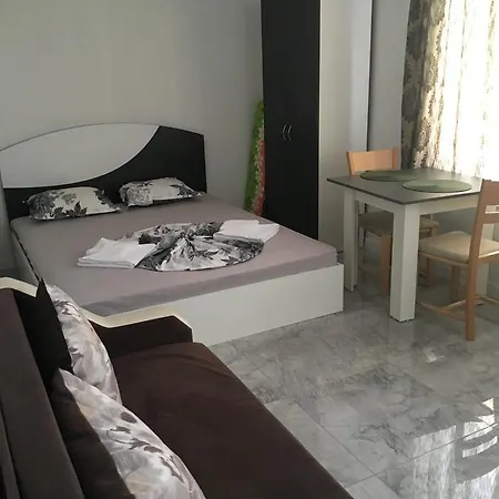 Golden Sea View Penthouse 포마리